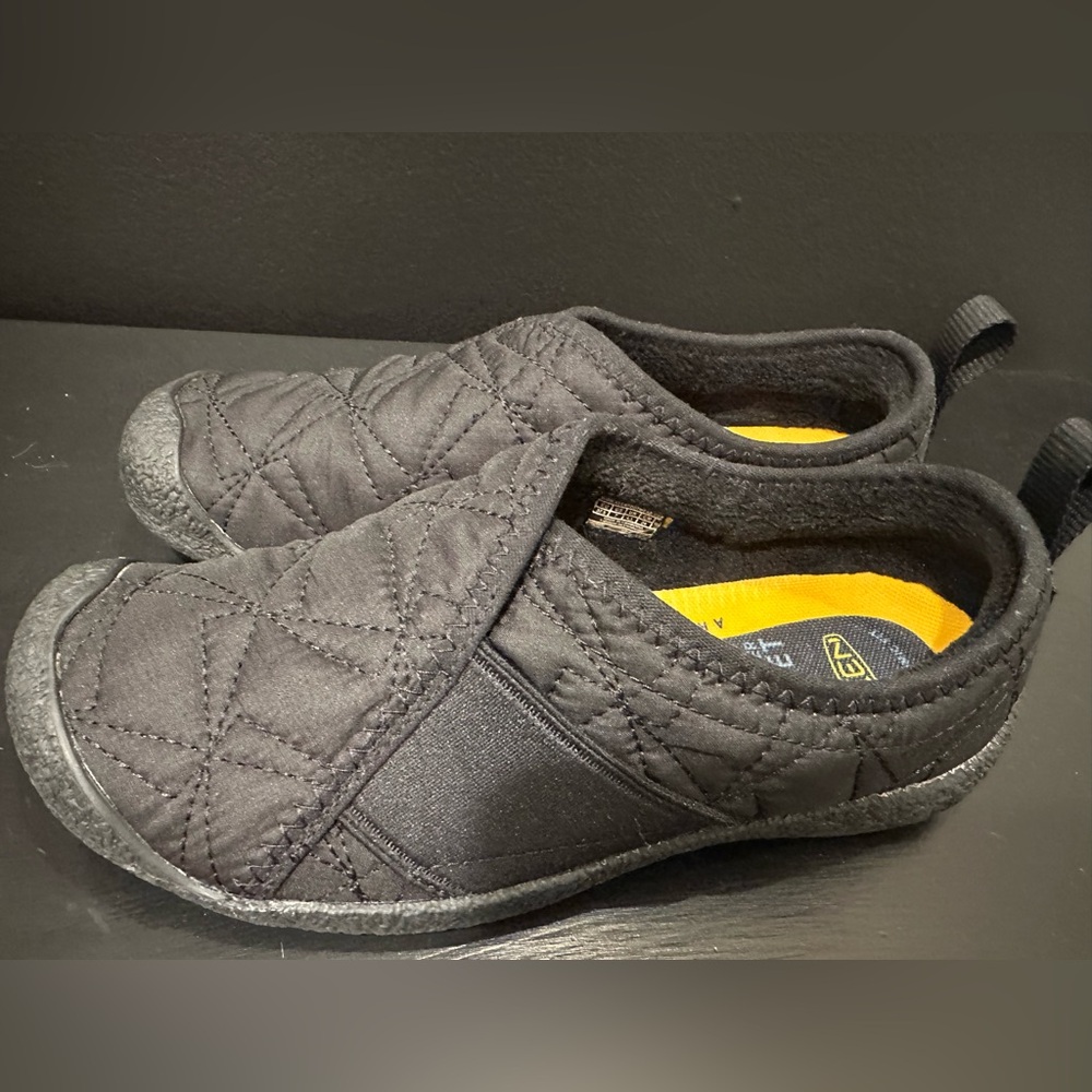 Keen Howser Black Quilted Slip On Shoes Size 7